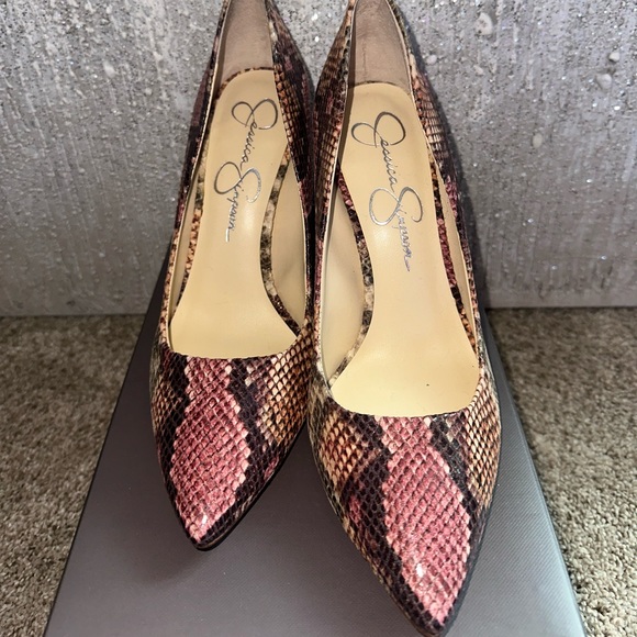 Jessica Simpson Women’s Snake Print Like New Pointed Toe Pump - Size 8 - Picture 2 of 6